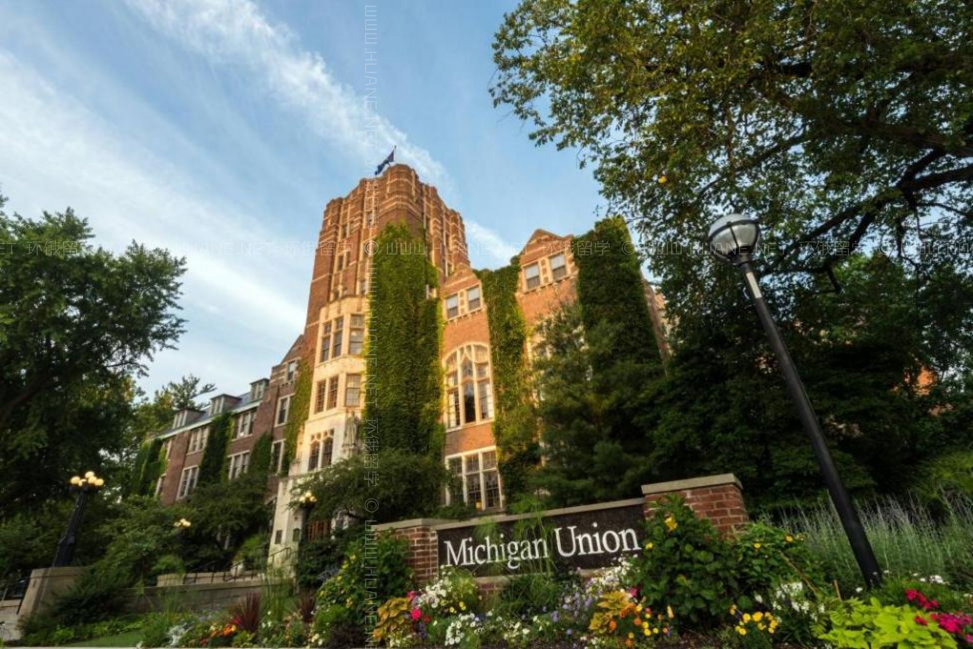 密歇根大學