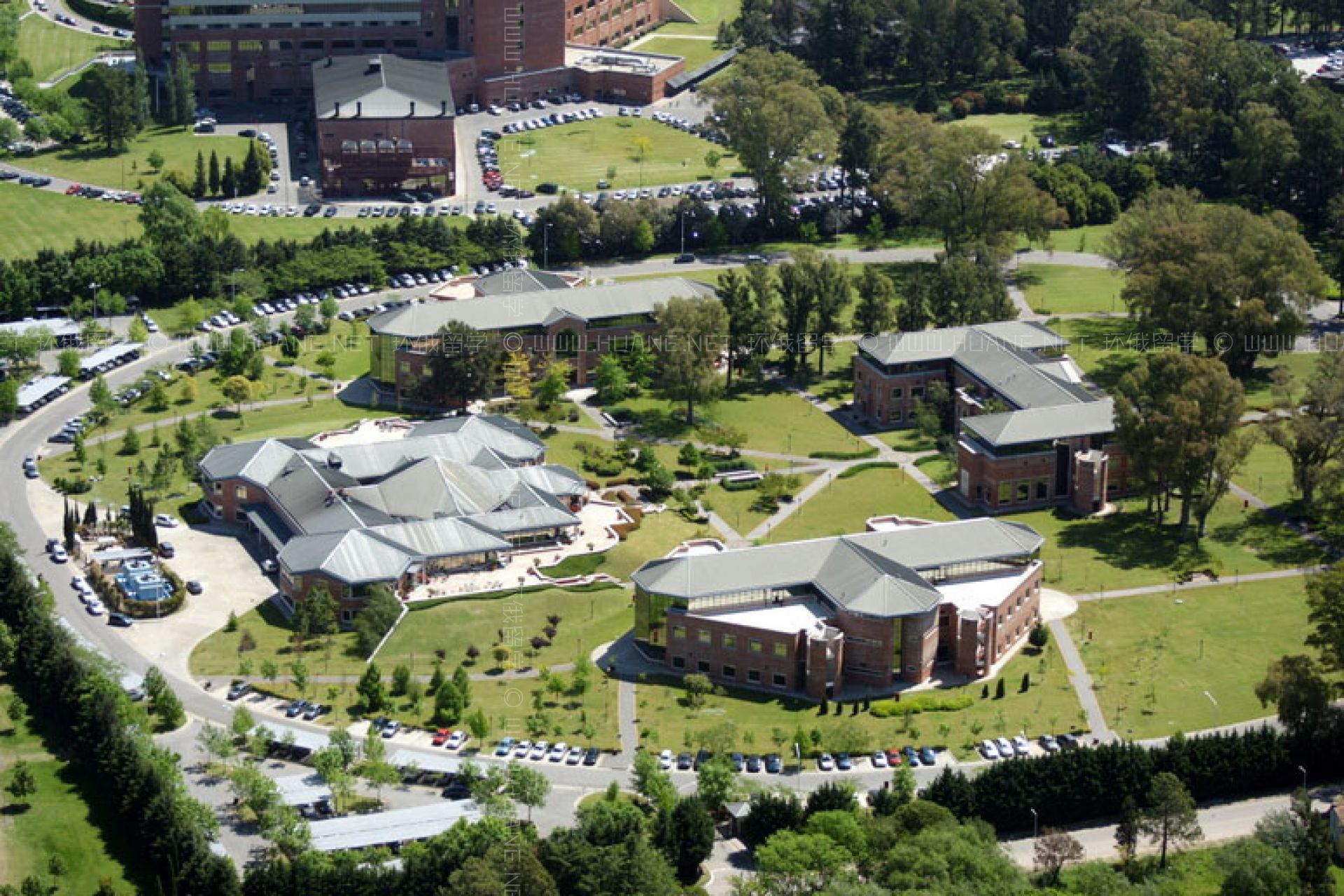 奧斯特拉爾大學