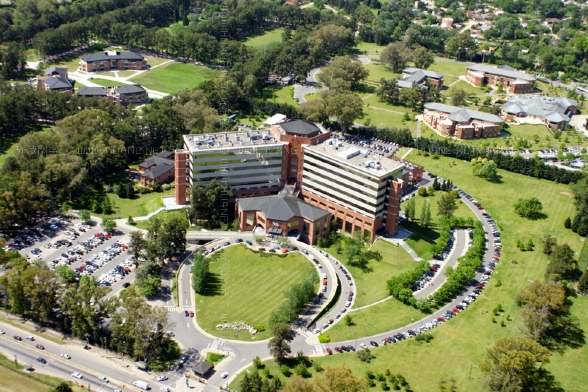 奧斯特拉爾大學